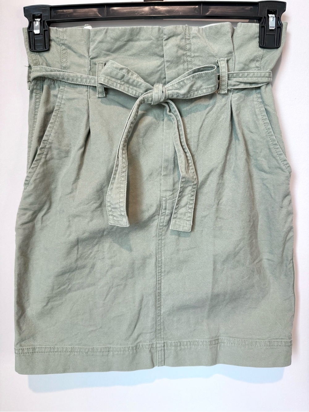GAP Casual Paperbag Waist Tie Belted Skirt with Pockets in Sage Green